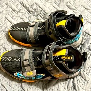 Boys Lebron James basketballs shoes